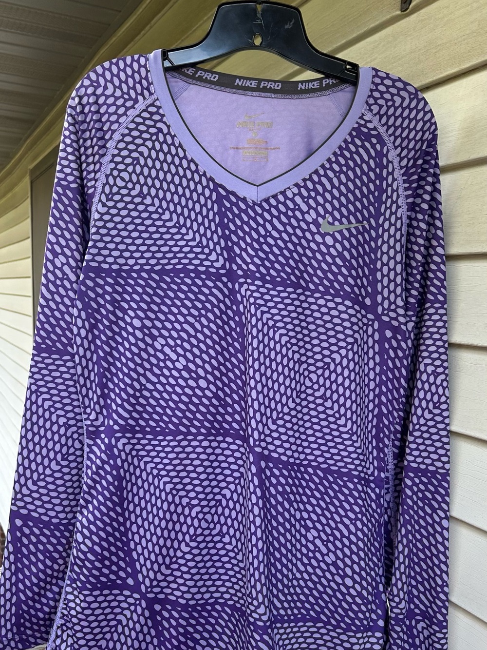 Nike Pro Dri-Fit Athletic Purple Long Sleeve Ladies Performance Shirt Size L.
